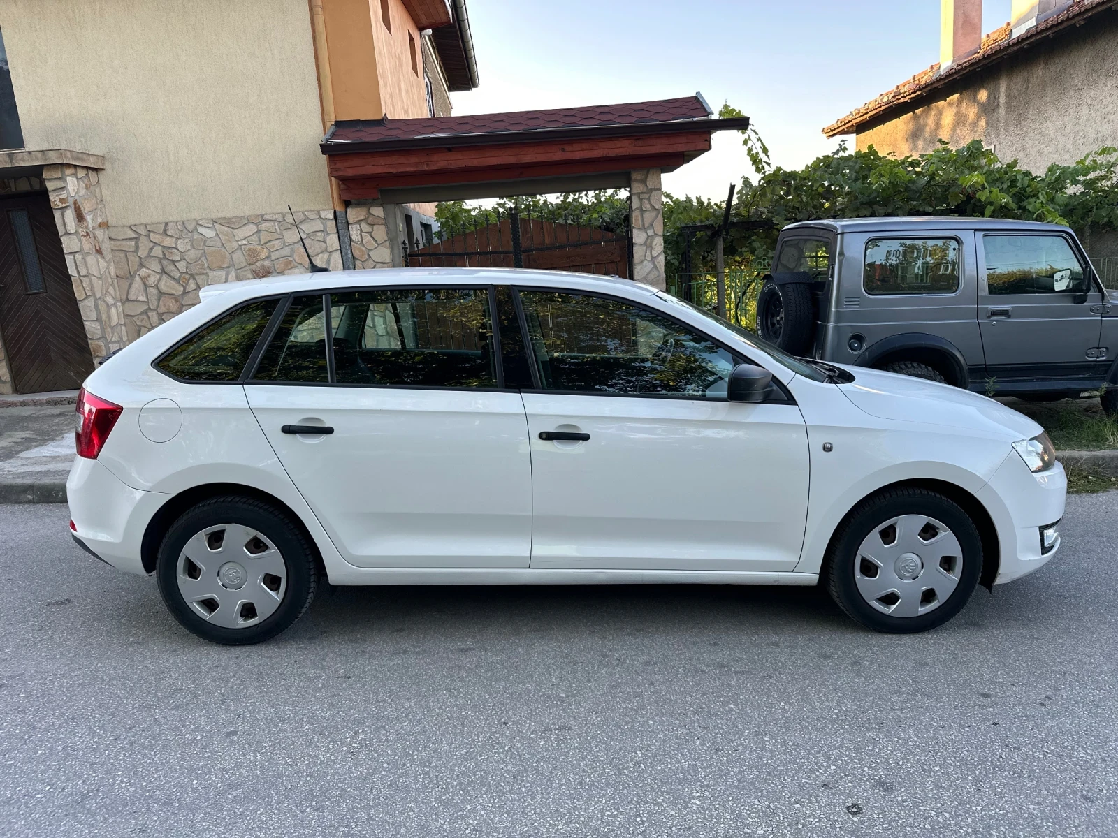 Skoda Rapid 1.2i 105к.с - изображение 4
