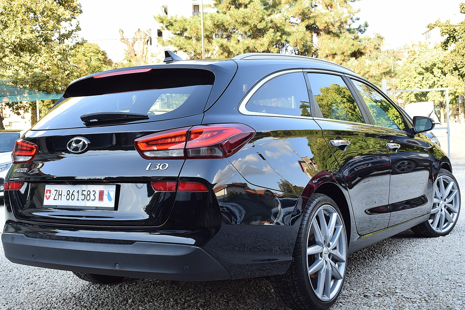 Hyundai I30 1.6ШВЕЙЦАРИЯ-ДИСТРОНИК/КОЖА/НАВИ/LANE ASSIST/BLISS - изображение 4