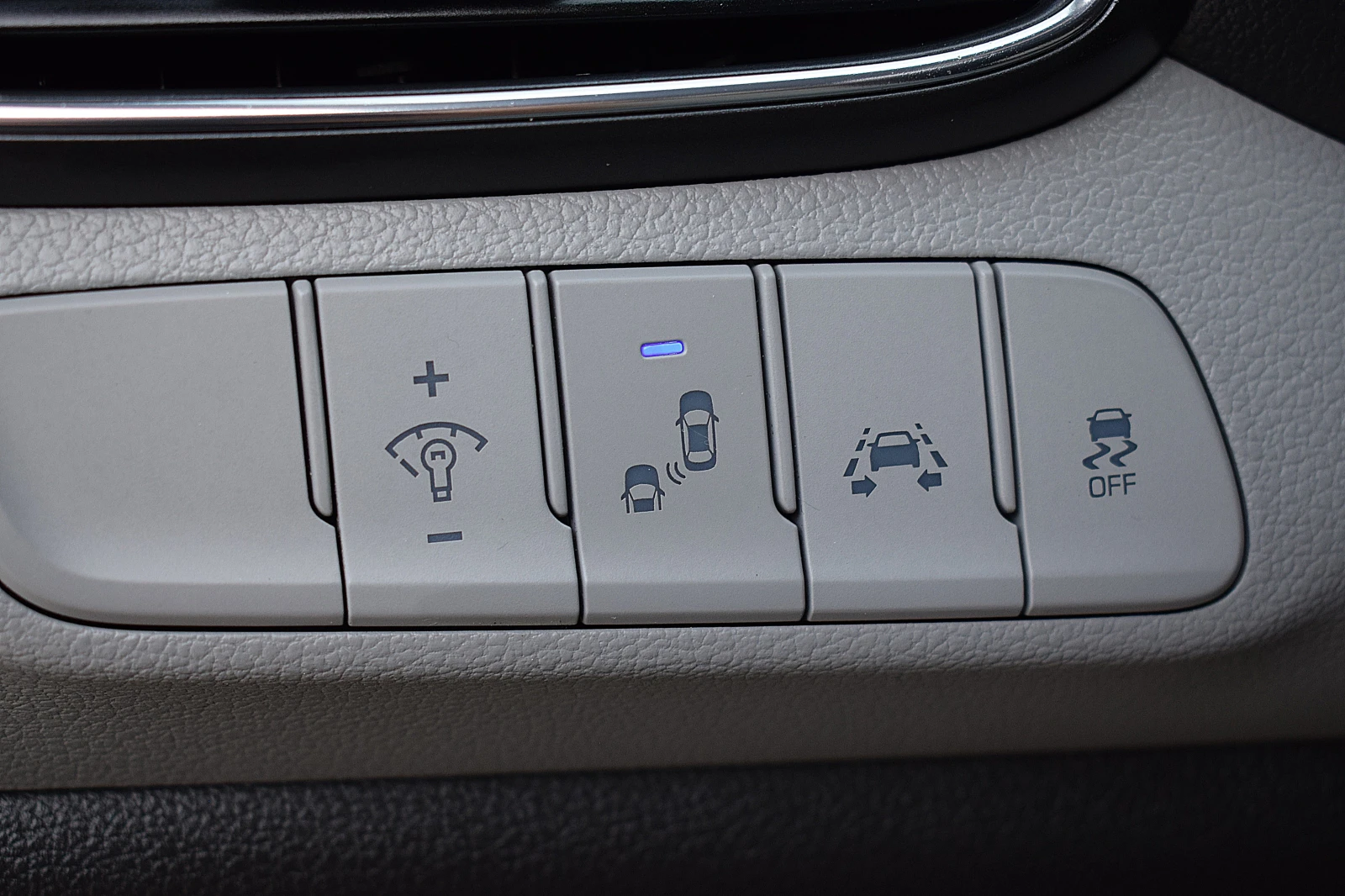 Hyundai I30 1.6ШВЕЙЦАРИЯ-ДИСТРОНИК/КОЖА/НАВИ/LANE ASSIST/BLISS - изображение 9