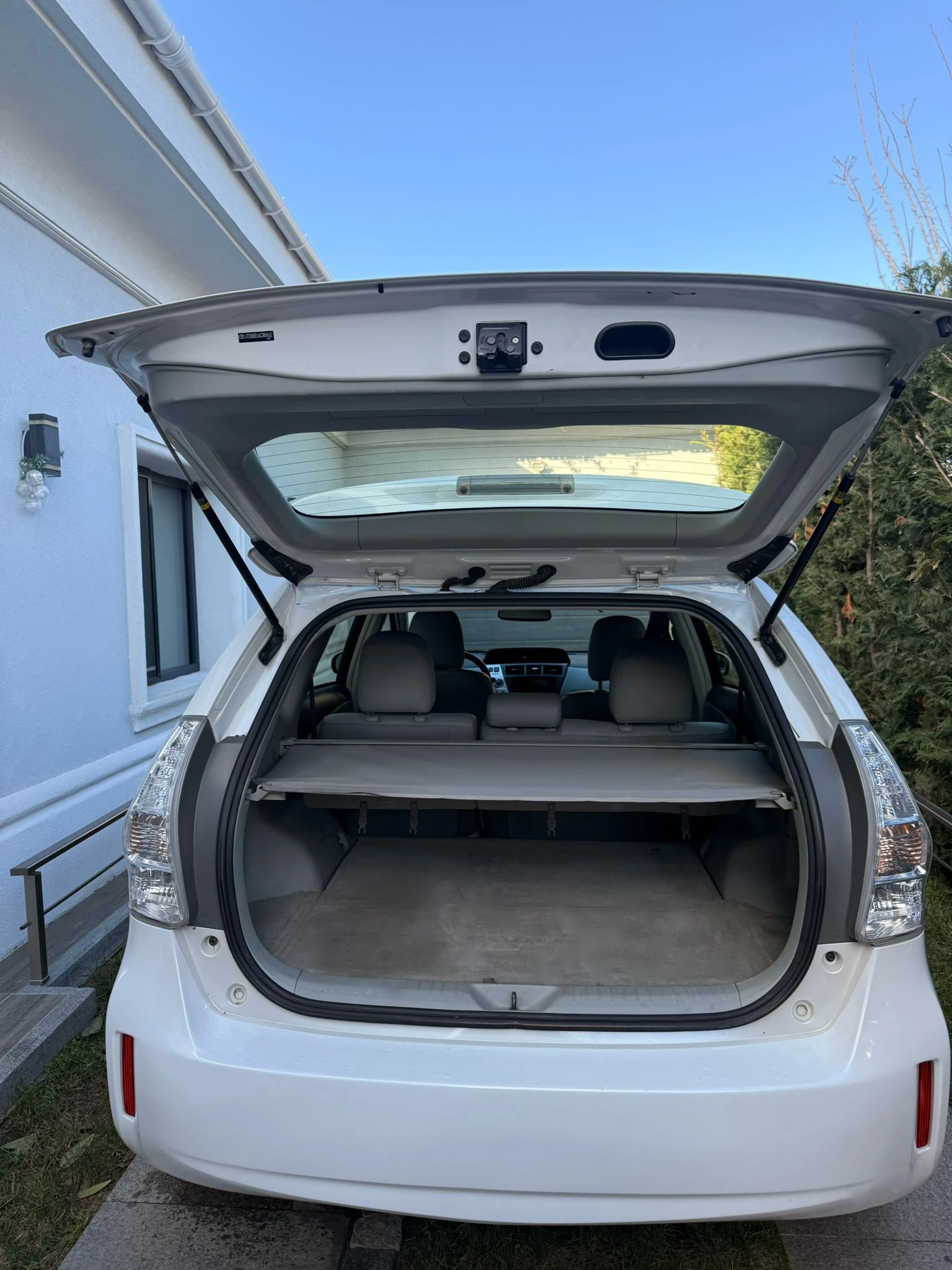 Toyota Prius 1.8 hybrid Комби - изображение 7