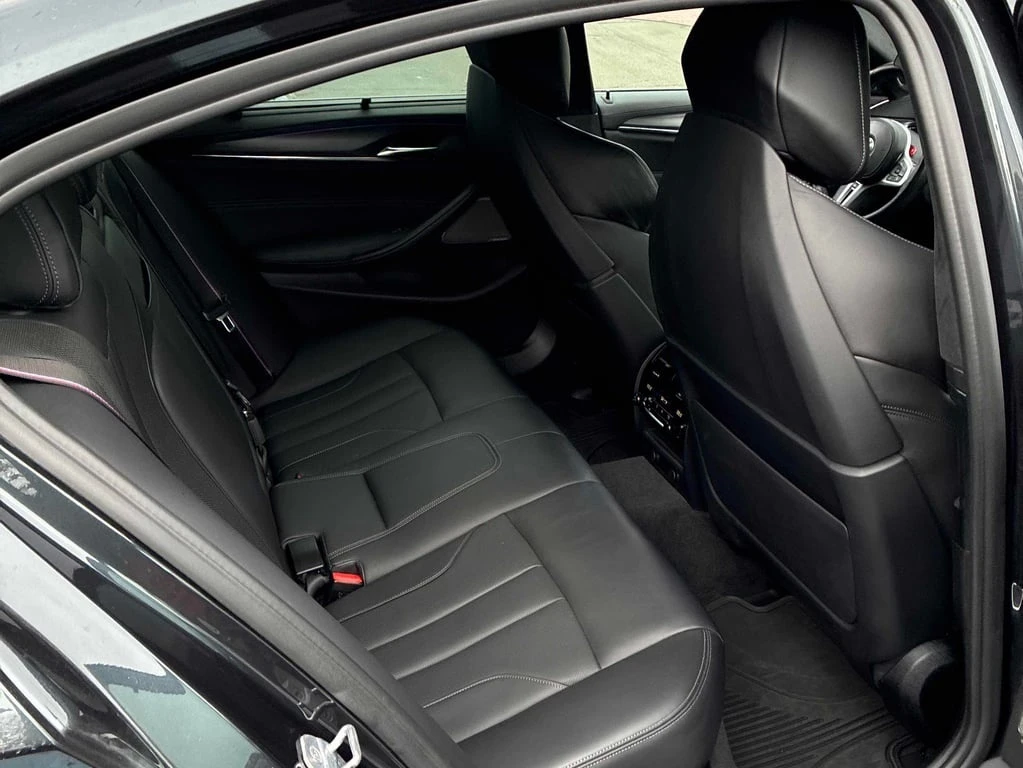 BMW M5 * Sedan * CARFAX * БЕЗ ПЪРВОНАЧАЛНА ВНОСКА - изображение 10