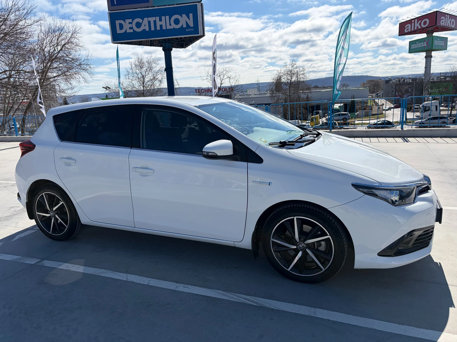 Toyota Auris, снимка 3 - Автомобили и джипове - 53813840