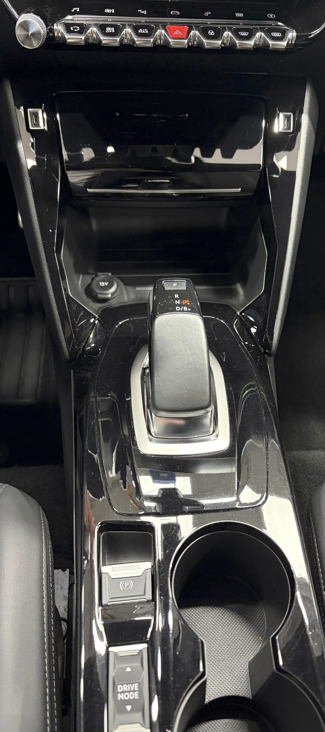 Peugeot 2008 e-2008 GT Line, снимка 15 - Автомобили и джипове - 54221464