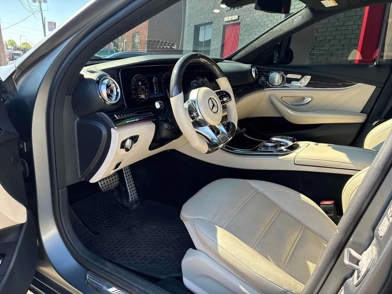 Mercedes-Benz E 63 AMG * ��������� * 360 * �������� * ���� �� ������ | Mobile.bg � ����������� 9