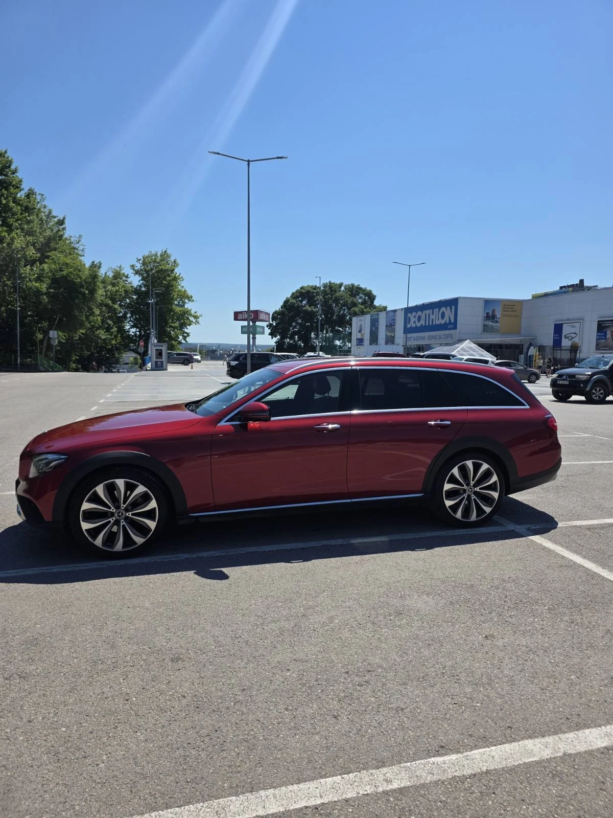Mercedes-Benz E 220, снимка 2 - Автомобили и джипове - 54911537