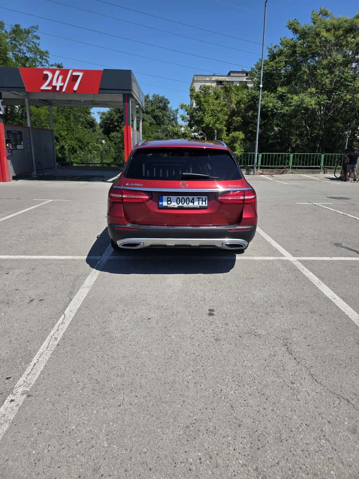 Mercedes-Benz E 220, снимка 7 - Автомобили и джипове - 54911537