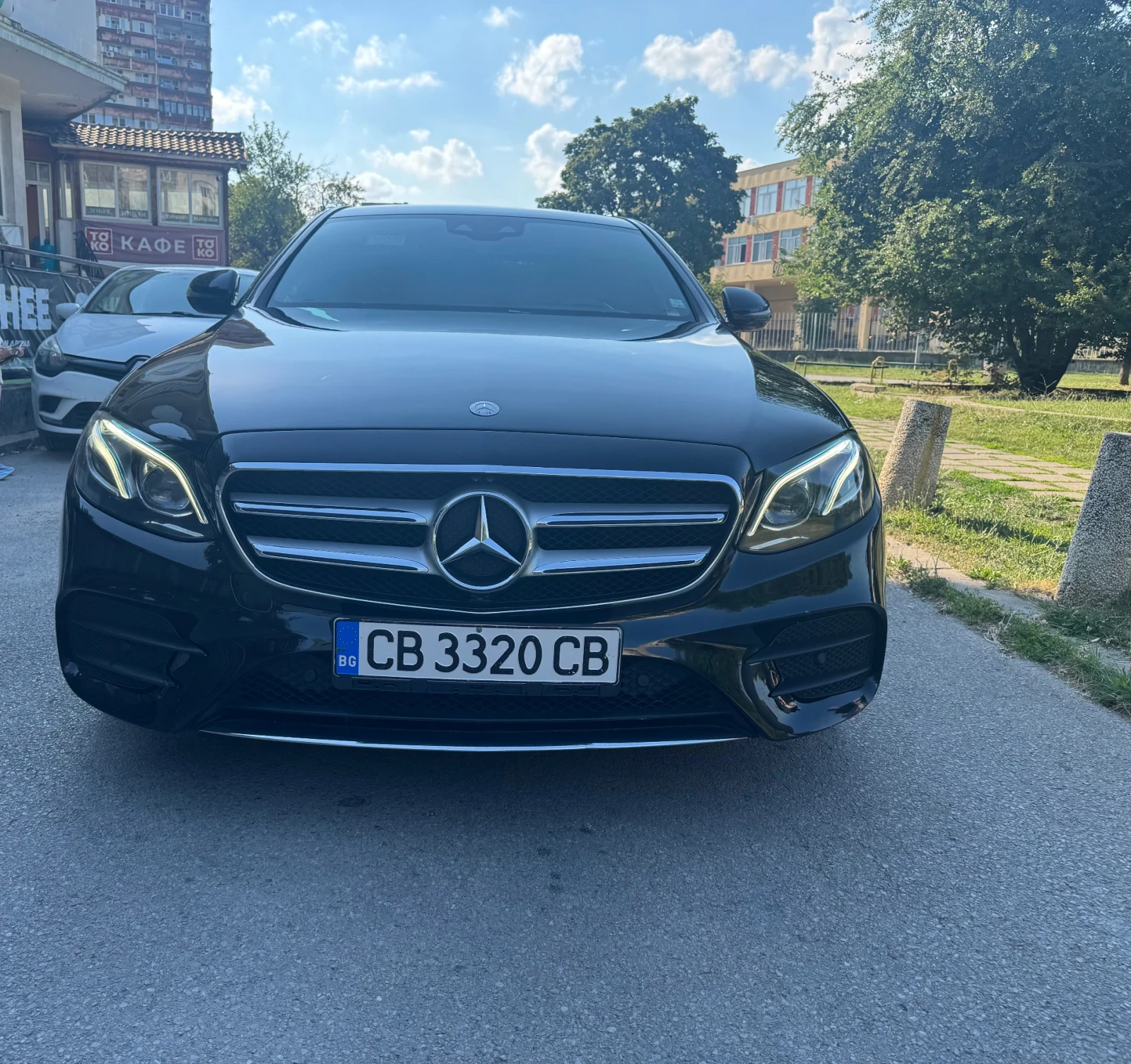 Mercedes-Benz E 220, снимка 2 - Автомобили и джипове - 55078542