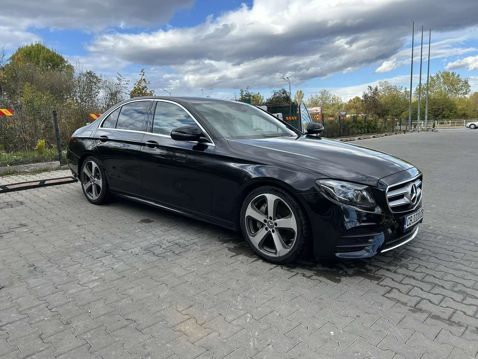 Mercedes-Benz E 220, снимка 11 - Автомобили и джипове - 55078542