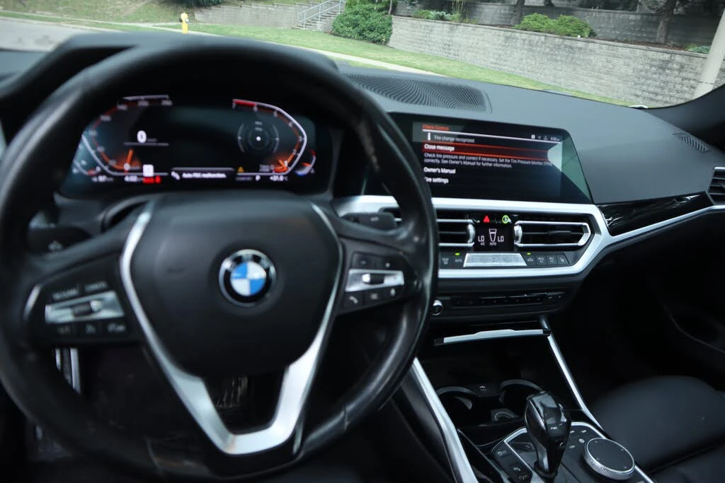 BMW 330 i xDrive* КАМЕРА* ПОДГРЕВ* ШИБИДАХ* КРАЙНА ЦЕНА* , снимка 8 - Автомобили и джипове - 55618877