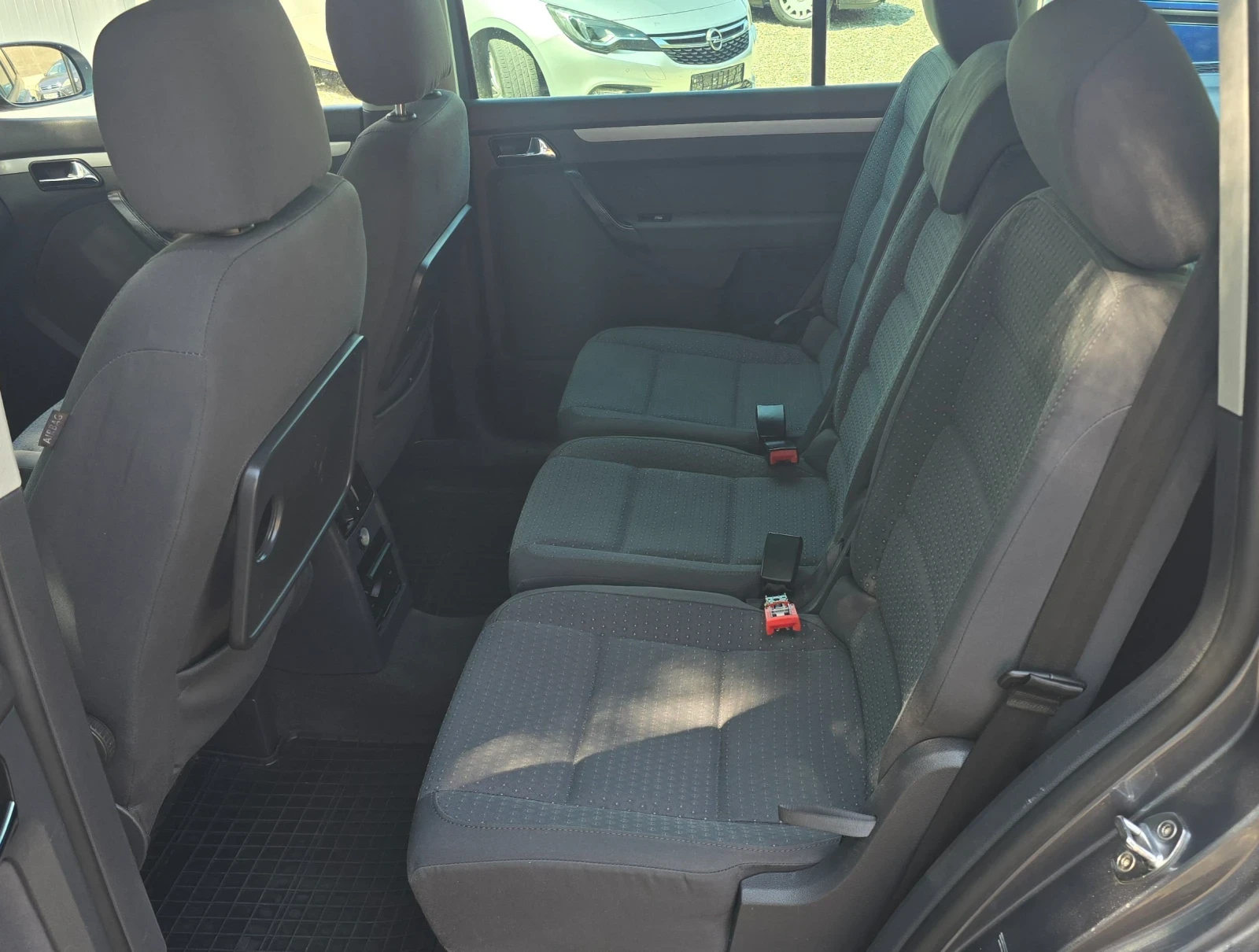 VW Touran 1.9 TDI DSG , снимка 17 - Автомобили и джипове - 55923020