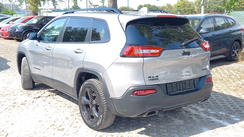 Jeep Cherokee 4Х4 2.2D-185кс  ИЗКЛЮЧИТЕЛНО СЕРВИЗ КНИЖК ОБСЛУЖЕН, снимка 4 - Автомобили и джипове - 42300767