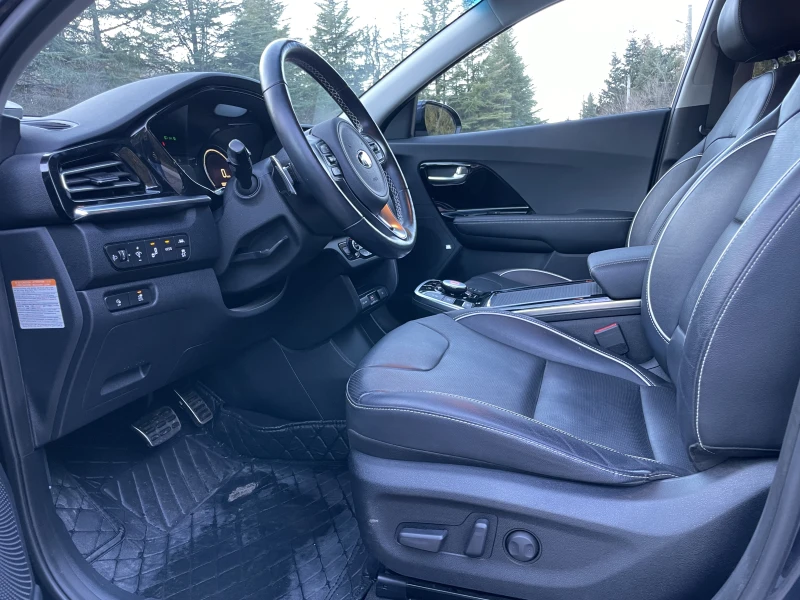 Kia Niro 64 kWh (204 к.с.)   Premium / Full extr, снимка 4 - Автомобили и джипове - 53112047