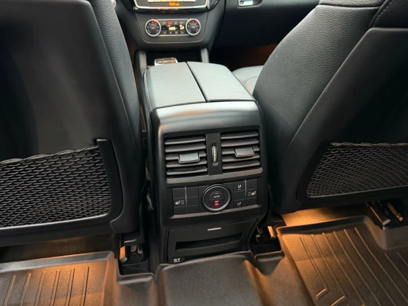 Mercedes-Benz GLE 400 4MATIC AMG PACK* HARMAN KARDON* PANORAMA* KEYLESS*, снимка 14 - Автомобили и джипове - 53502617