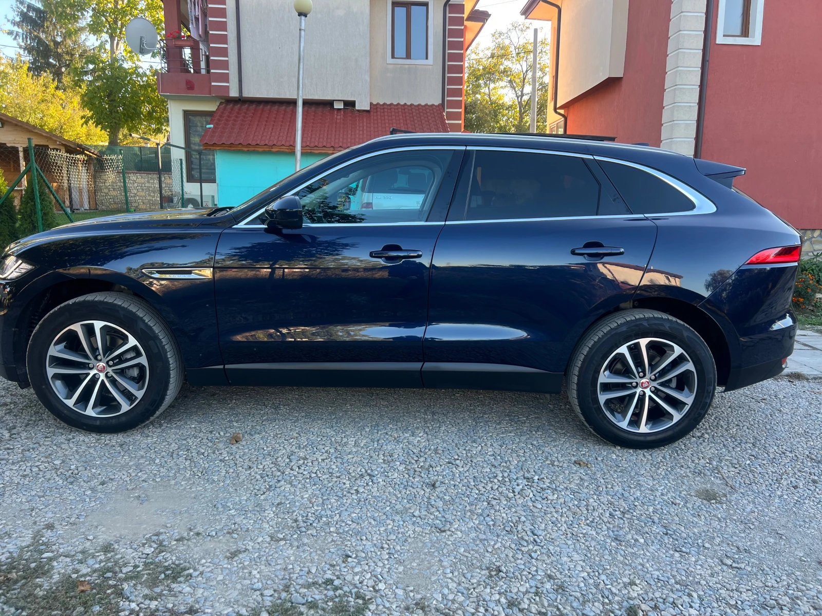 Jaguar F-PACE 2.0D-180K.C-ЕВРО6В-ФУЛ-ФУЛ-ПАНОРАМА - изображение 3