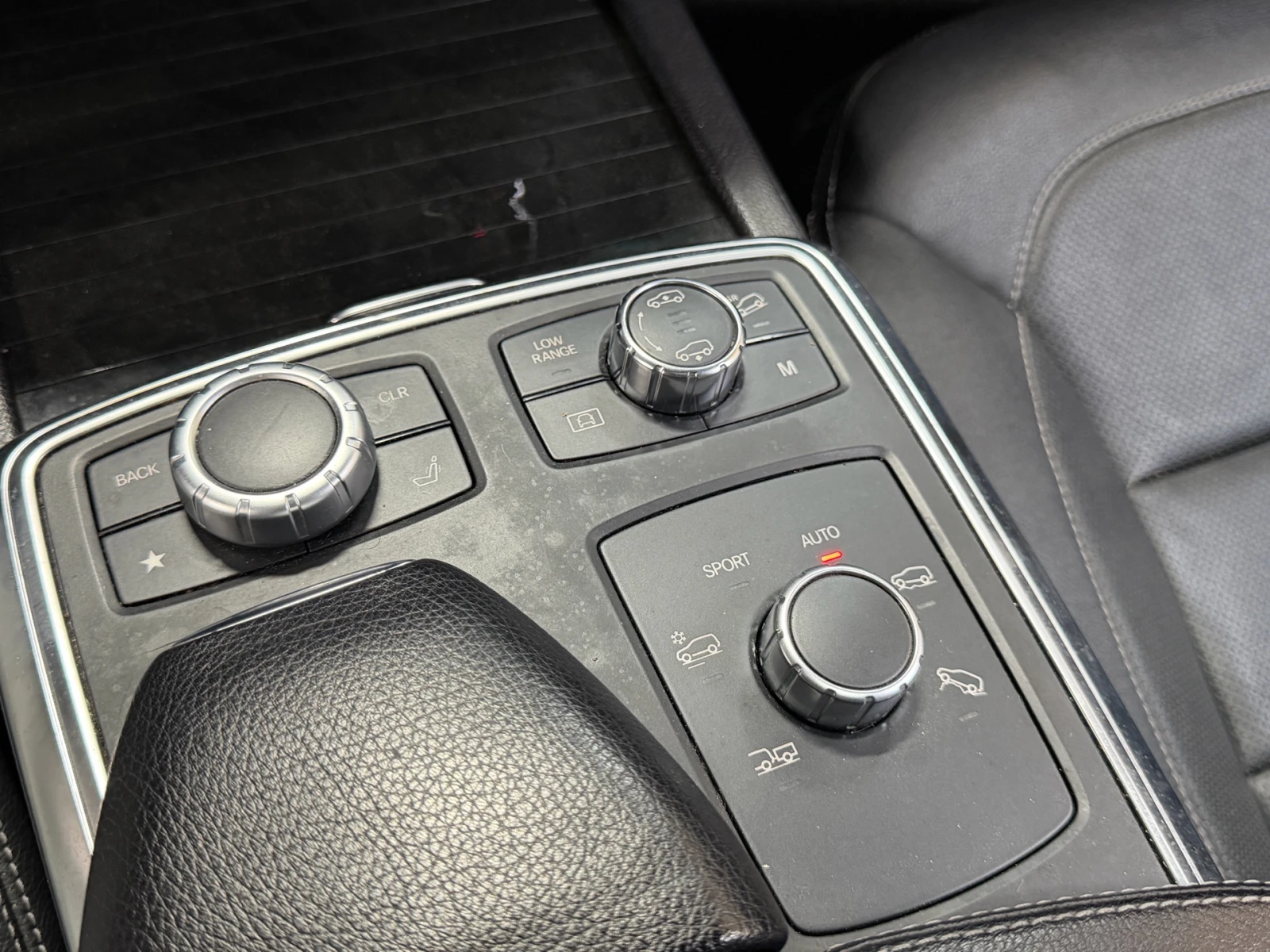 Mercedes-Benz GL 550 AMG PKG / 360 / ОБУДХ / МАСАЖИ / H&K / PANO, снимка 10 - Автомобили и джипове - 53804704