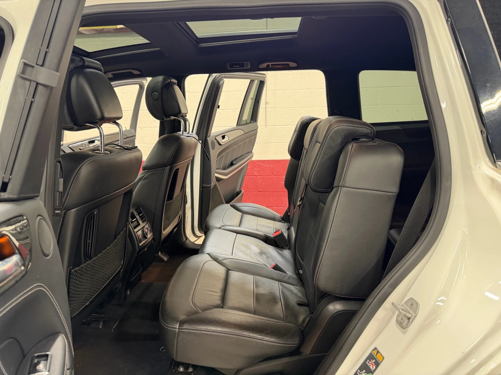 Mercedes-Benz GL 550 AMG PKG / 360 / ОБУДХ / МАСАЖИ / H&K / PANO, снимка 15 - Автомобили и джипове - 53804704