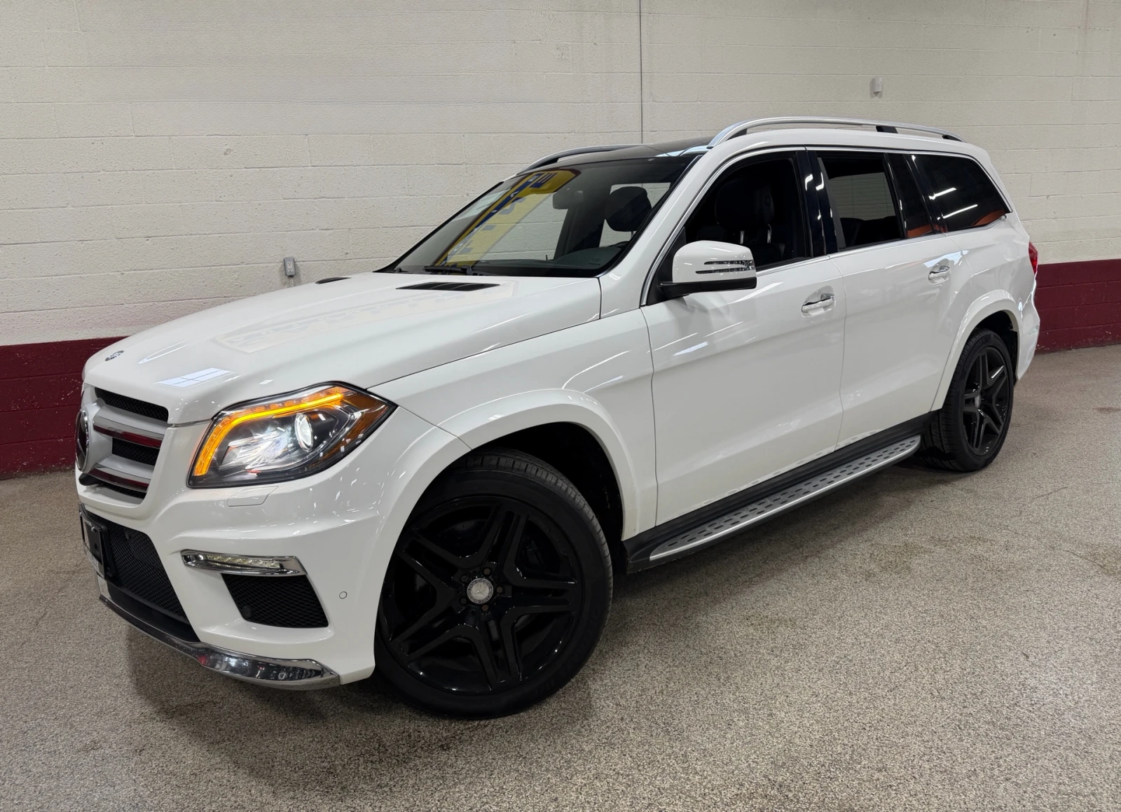 Mercedes-Benz GL 550 AMG PKG / 360 / ОБУДХ / МАСАЖИ / H&K / PANO