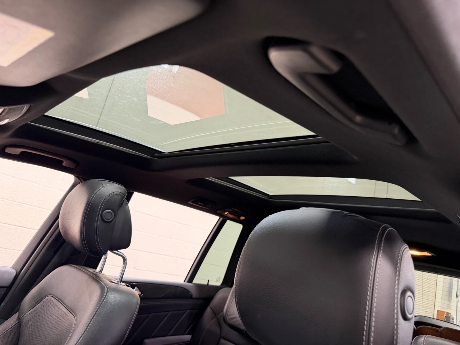 Mercedes-Benz GL 550 AMG PKG / 360 / ОБУДХ / МАСАЖИ / H&K / PANO, снимка 14 - Автомобили и джипове - 53804704