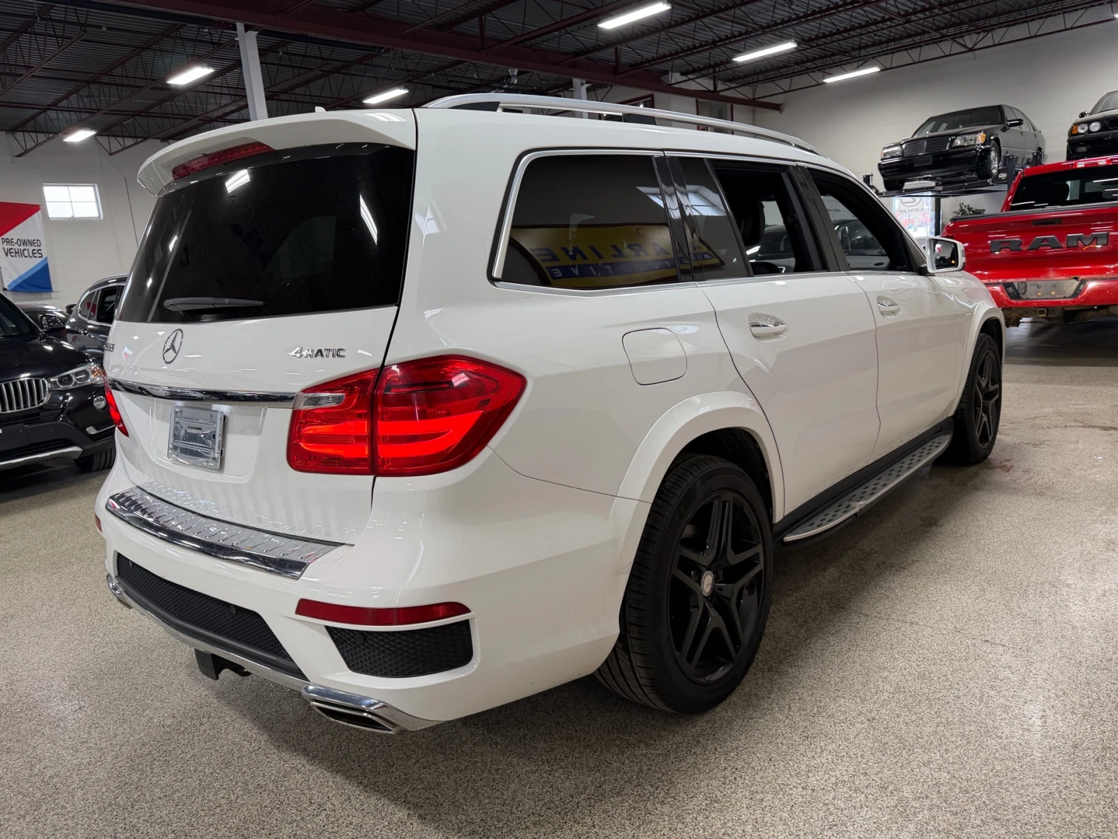 Mercedes-Benz GL 550 AMG PKG / 360 / ОБУДХ / МАСАЖИ / H&K / PANO, снимка 3 - Автомобили и джипове - 53804704