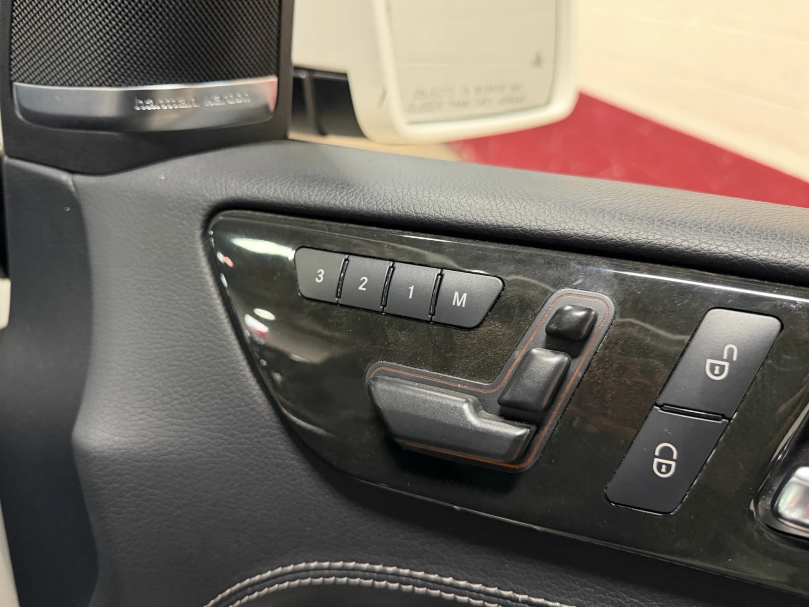 Mercedes-Benz GL 550 AMG PKG / 360 / ОБУДХ / МАСАЖИ / H&K / PANO, снимка 12 - Автомобили и джипове - 53804704