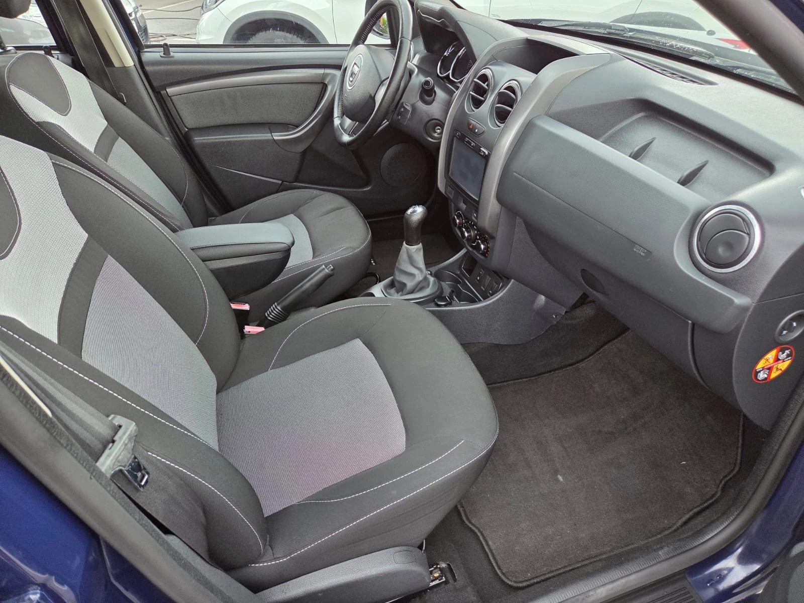 Dacia Duster 1.6 GPL, снимка 9 - Автомобили и джипове - 54736405