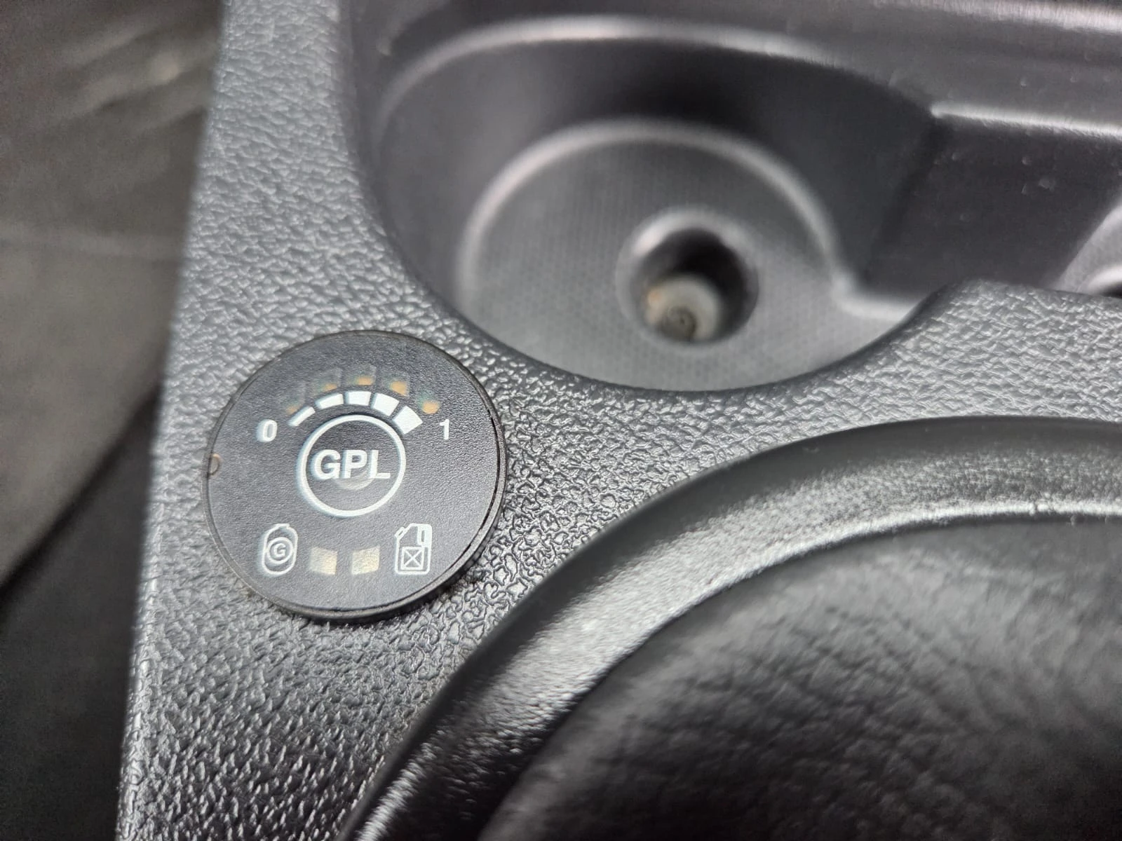 Dacia Duster 1.6 GPL, снимка 13 - Автомобили и джипове - 54736405