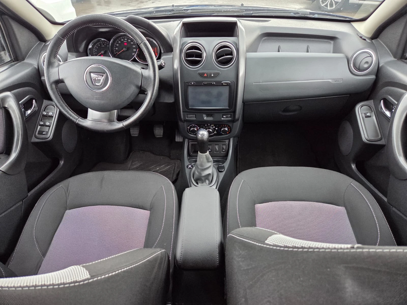 Dacia Duster 1.6 GPL, снимка 8 - Автомобили и джипове - 54736405