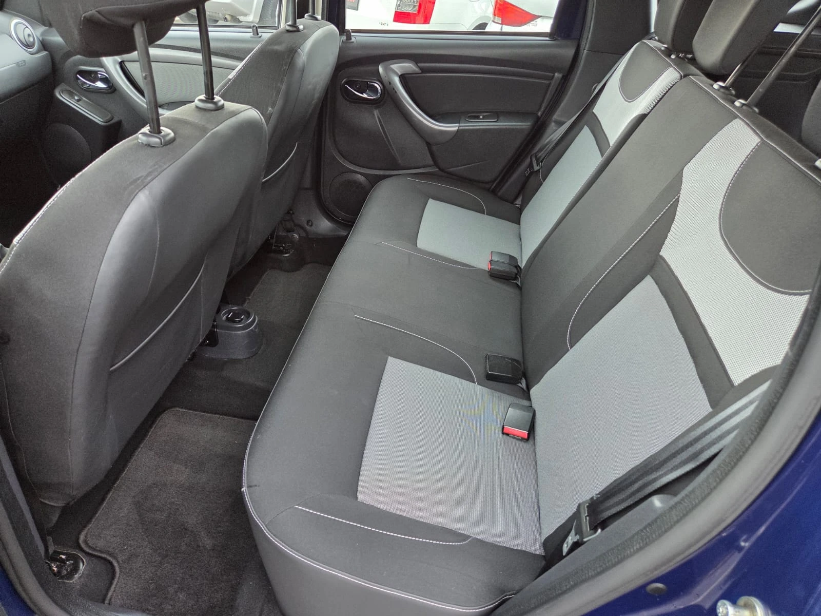 Dacia Duster 1.6 GPL, снимка 10 - Автомобили и джипове - 54736405