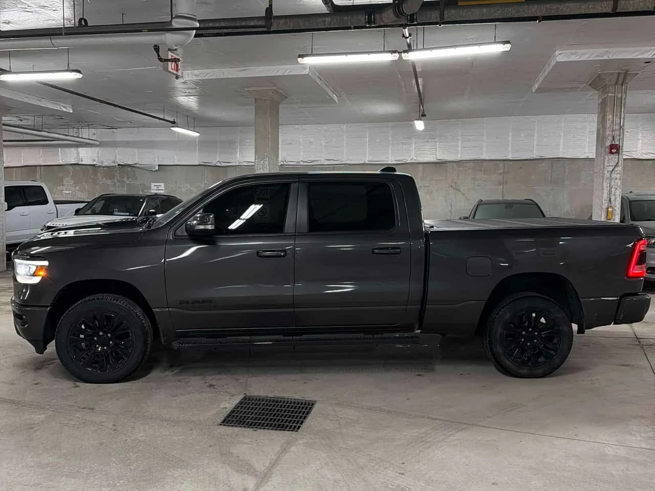 Dodge RAM 1500 | Sport | ОБДУХВАНЕ | ПАНОРАМА | ПОДГРЕВ | CARFAX|, снимка 2 - Автомобили и джипове - 54819135