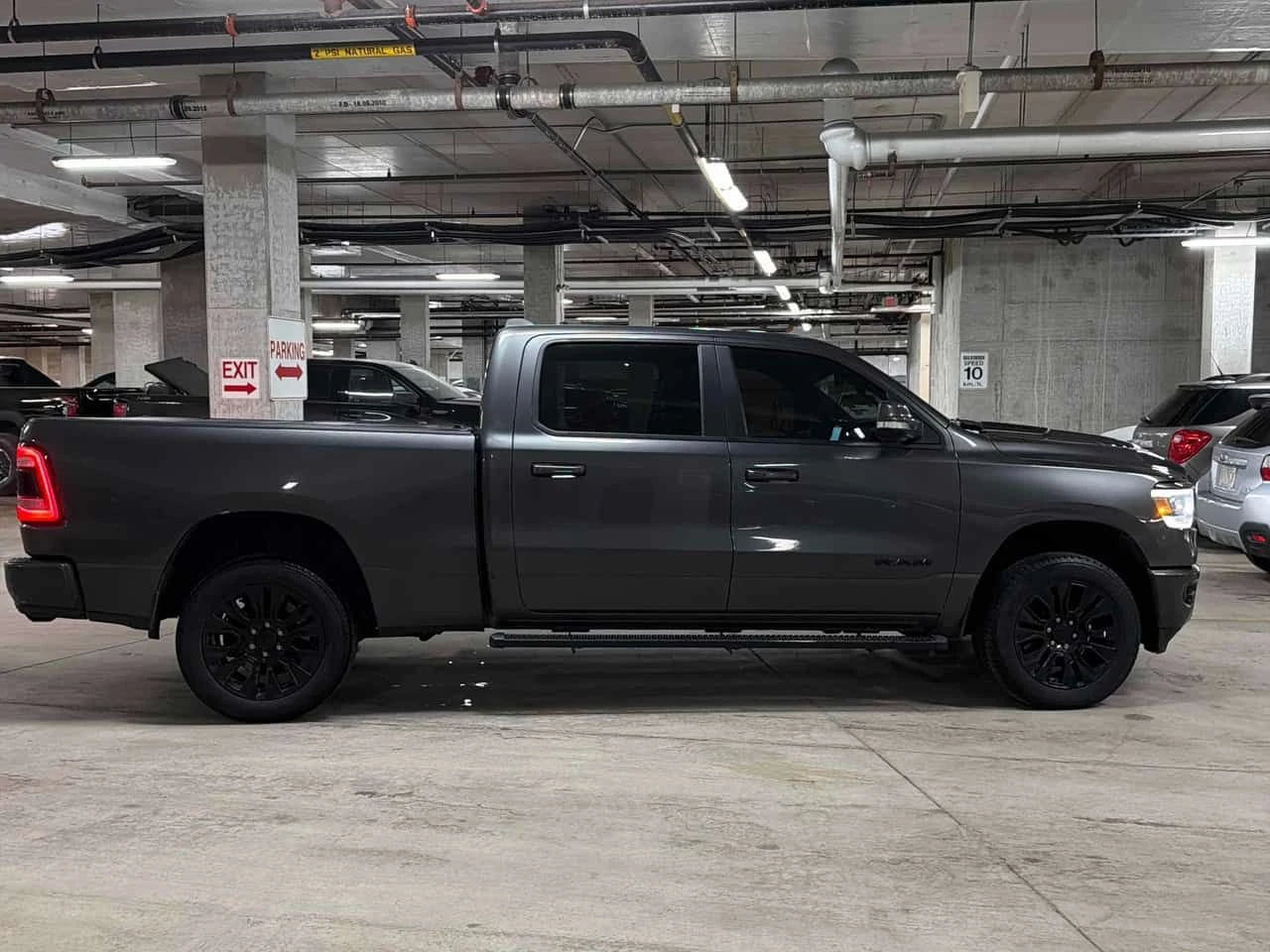 Dodge RAM 1500 | Sport | ОБДУХВАНЕ | ПАНОРАМА | ПОДГРЕВ | CARFAX|, снимка 3 - Автомобили и джипове - 54819135