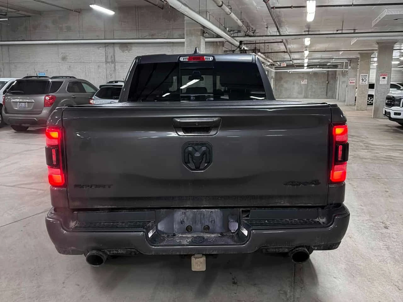Dodge RAM 1500 | Sport | ОБДУХВАНЕ | ПАНОРАМА | ПОДГРЕВ | CARFAX|, снимка 4 - Автомобили и джипове - 54819135