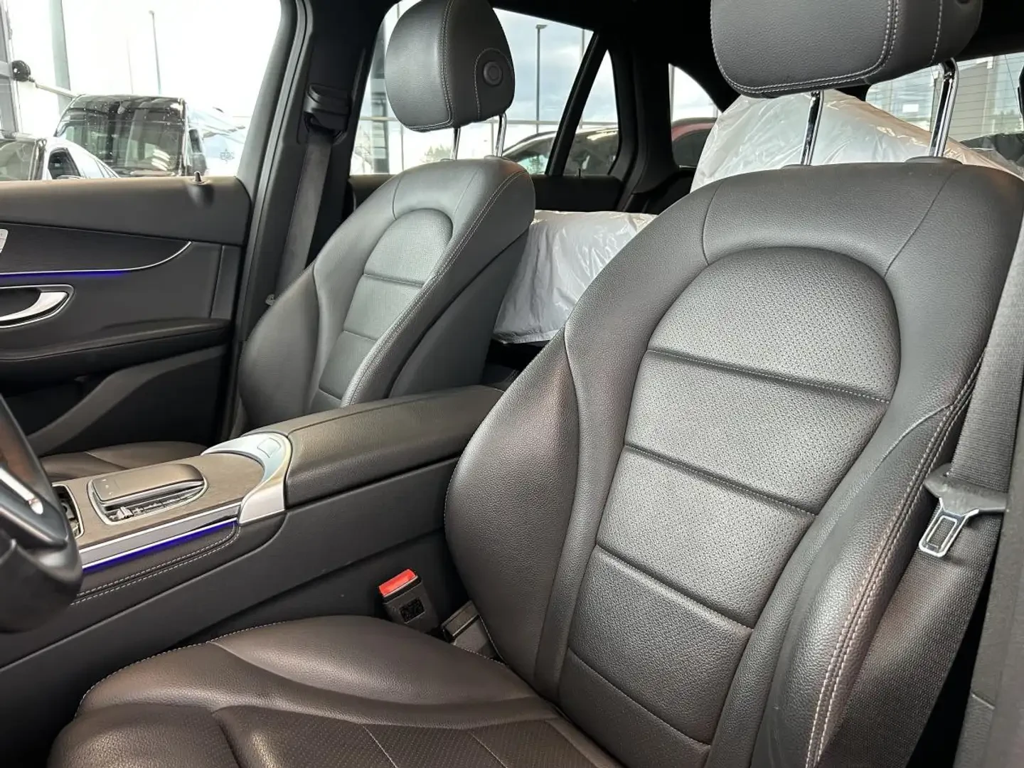 Mercedes-Benz GLC 300 * 4MATIC * ДИГИТАЛНО * ПОДГРЕВИ * ПАМЕТ * PANO, снимка 11 - Автомобили и джипове - 54957922