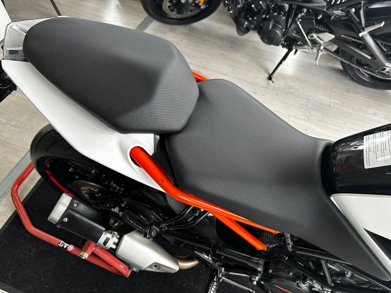 Ktm Duke 125 ABS/LED 10.2017г., снимка 4 - Мотоциклети и мототехника - 48629104