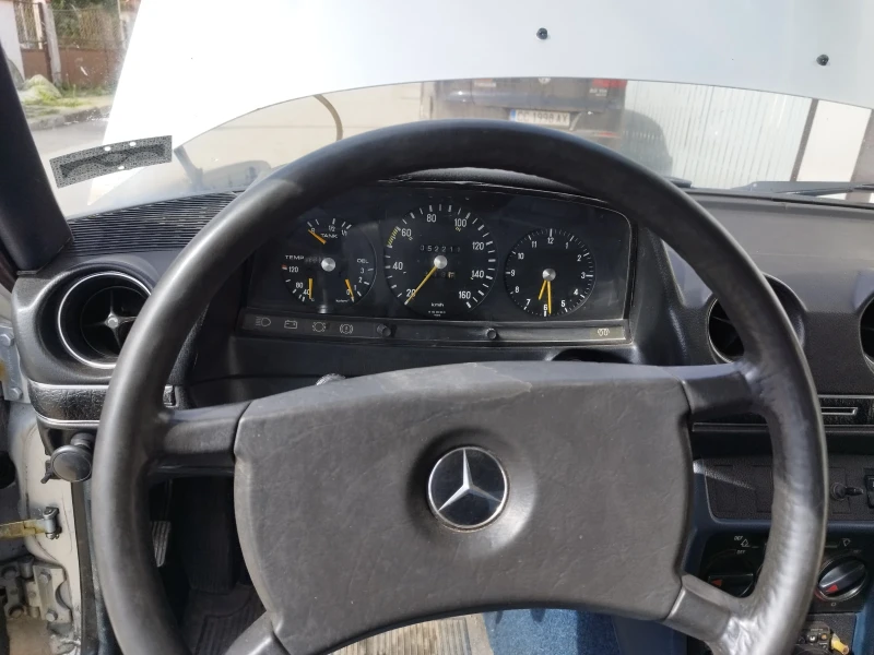 Mercedes-Benz 240, снимка 13 - Автомобили и джипове - 52223969
