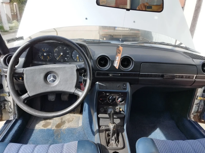 Mercedes-Benz 240, снимка 10 - Автомобили и джипове - 52223969