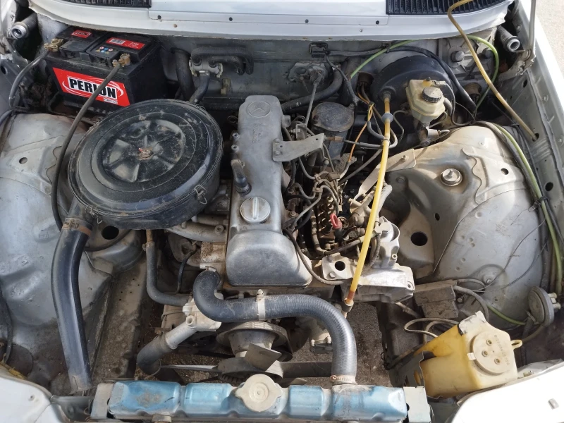 Mercedes-Benz 240, снимка 11 - Автомобили и джипове - 52223969