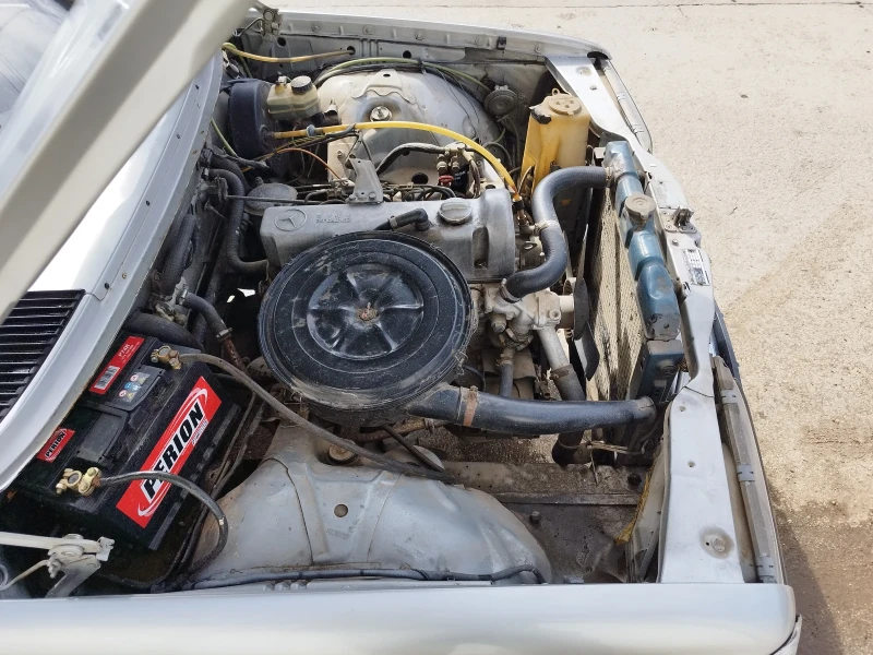 Mercedes-Benz 240, снимка 17 - Автомобили и джипове - 52223969