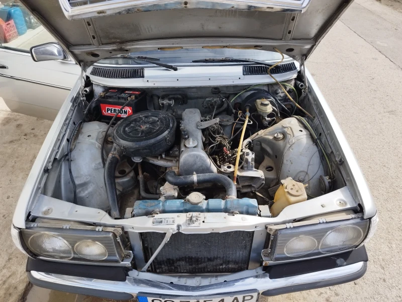 Mercedes-Benz 240, снимка 16 - Автомобили и джипове - 52223969