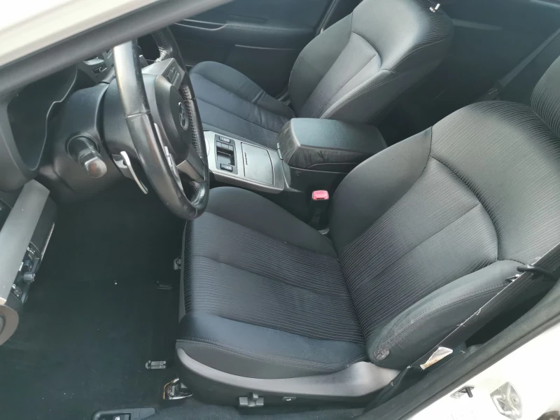 Subaru Legacy 2.0i 150ps SWISS , снимка 11 - Автомобили и джипове - 52622739