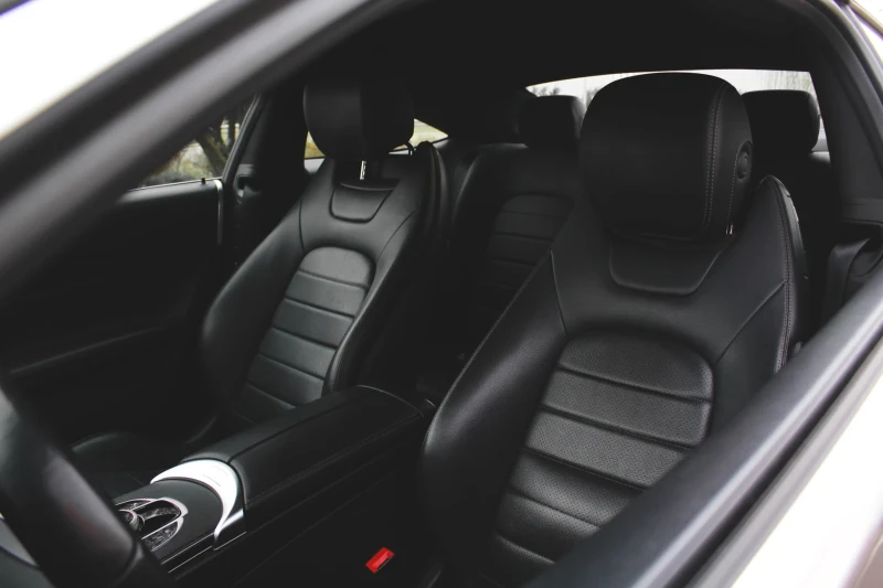Mercedes-Benz C 300, снимка 11 - Автомобили и джипове - 53277363