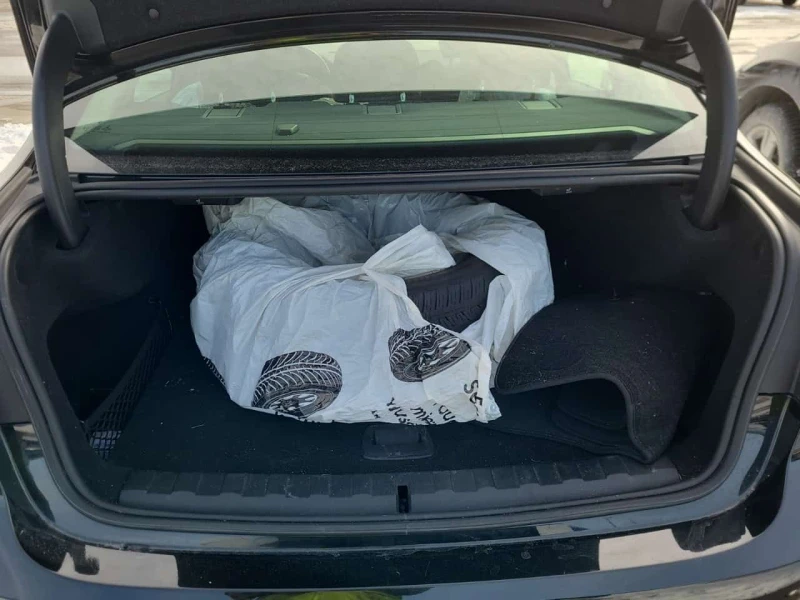 BMW 330 330e RWD * Един собственик * Без инциденти * CARFA, снимка 13 - Автомобили и джипове - 53599315