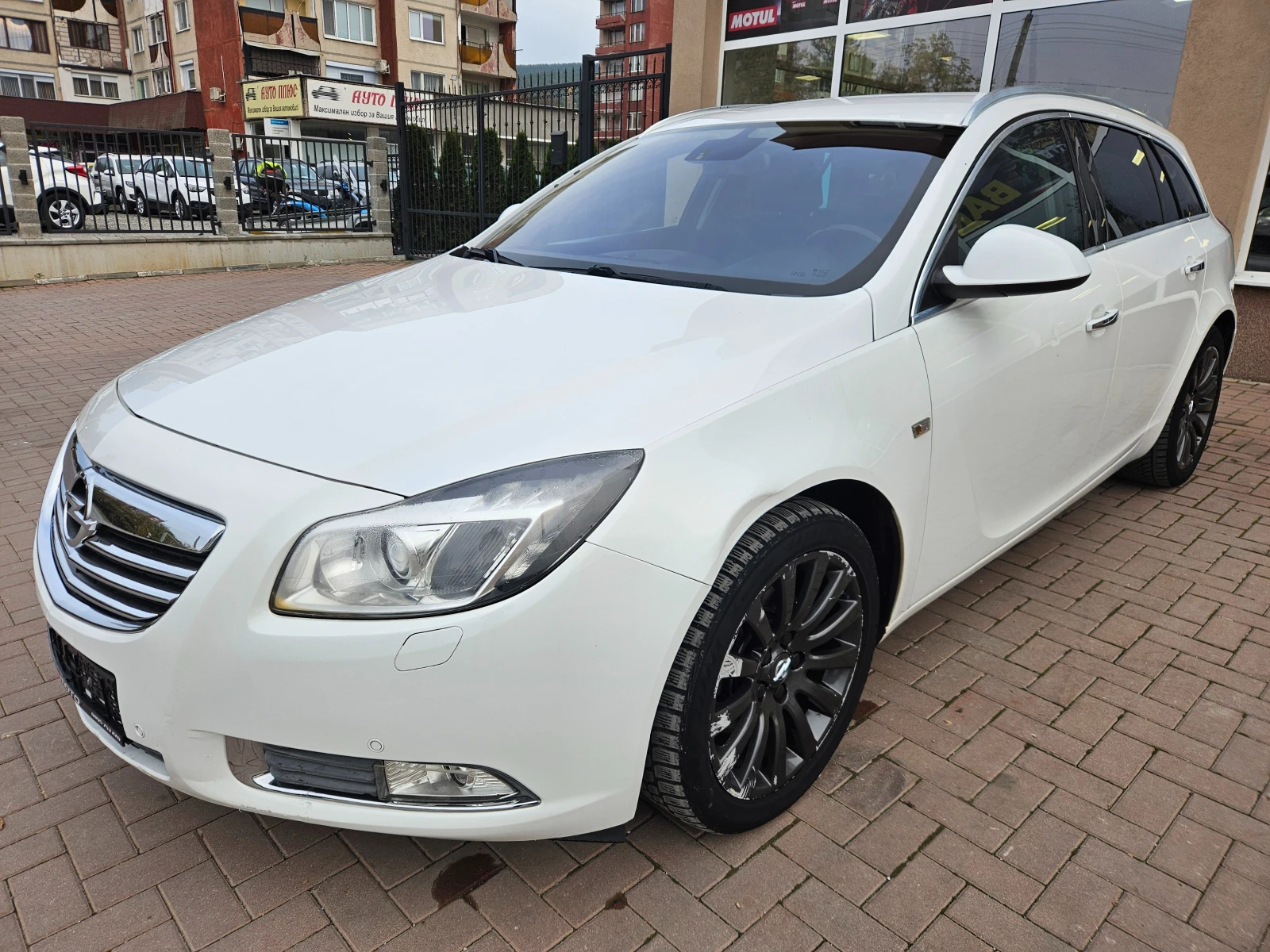 Opel Insignia 2.0D, 160к.с., Автоматик, 11.2011г. - изображение 3