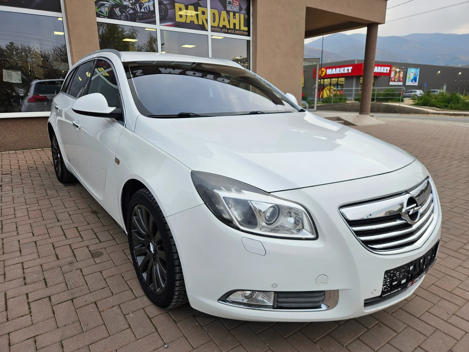 Opel Insignia 2.0D, 160к.с., Автоматик, 11.2011г. - изображение 2