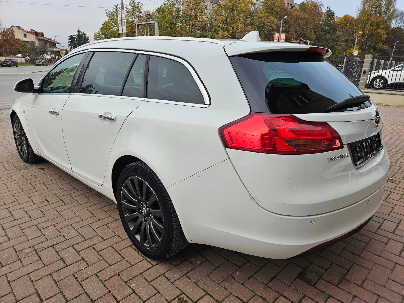 Opel Insignia 2.0D, 160к.с., Автоматик, 11.2011г. - изображение 4