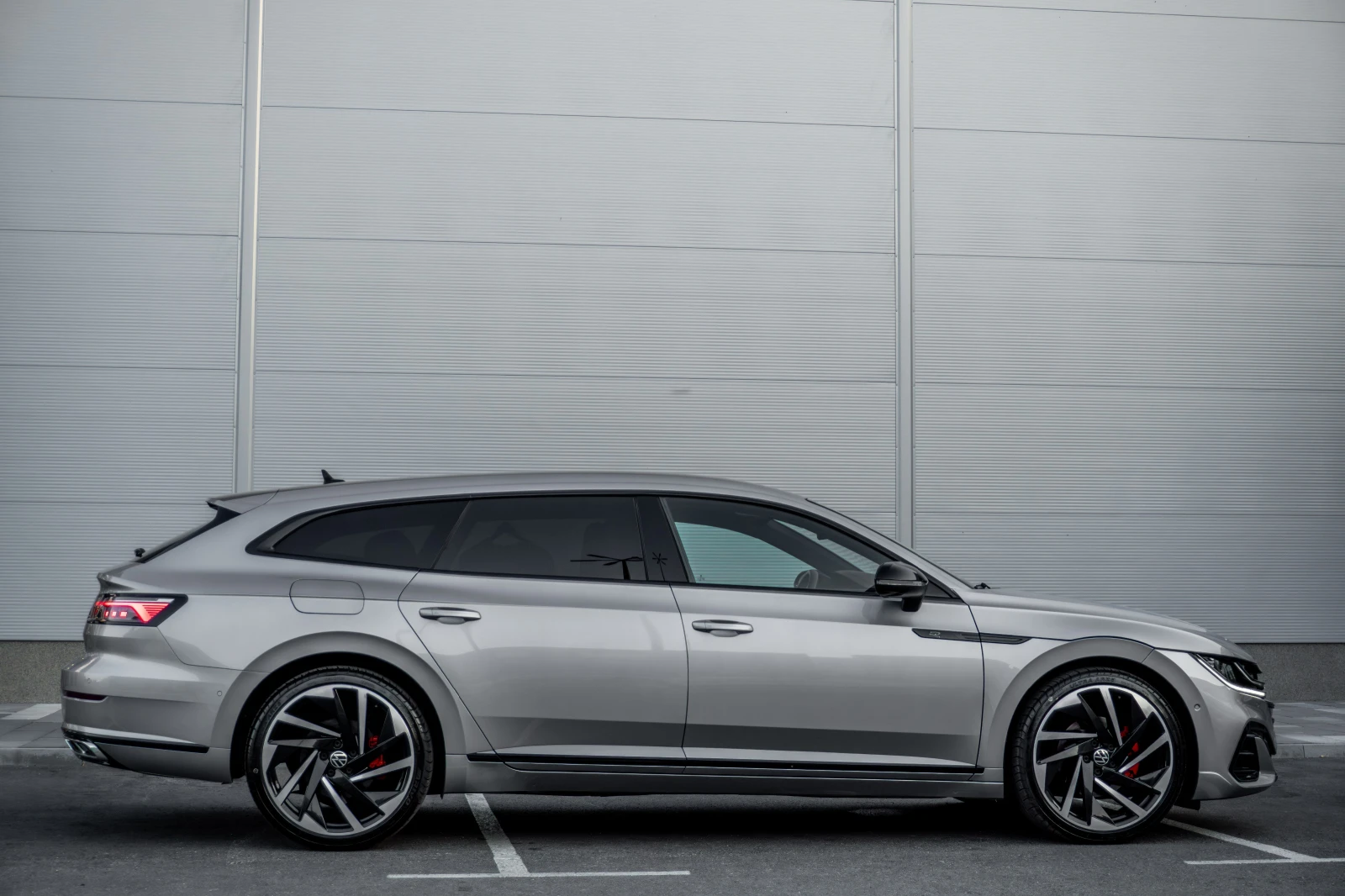 VW Arteon 2.0TDI* 200HP* R-LINE* CARBON* ГАРАНЦИЯ* SHOOTING  - изображение 6