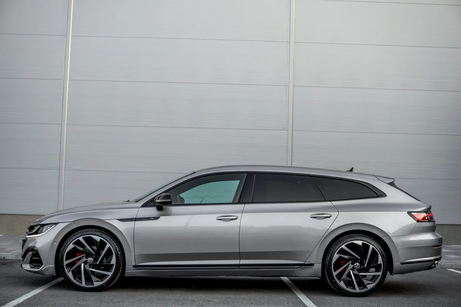 VW Arteon 2.0TDI* 200HP* R-LINE* CARBON* ГАРАНЦИЯ* SHOOTING  - изображение 2