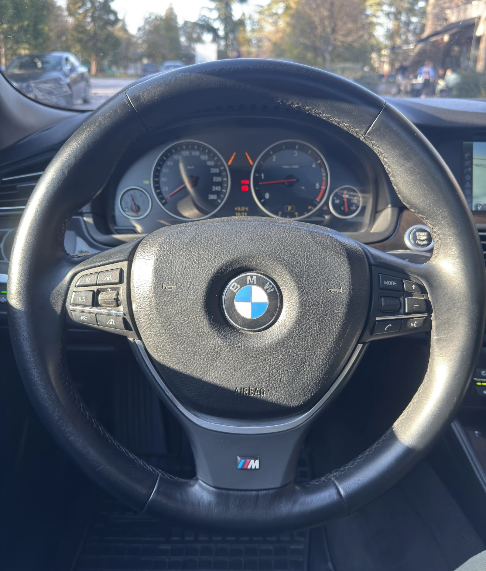 BMW 530 M-performance* 8ZF* Distronic* Ambient* NightVisio, снимка 13 - Автомобили и джипове - 53750849