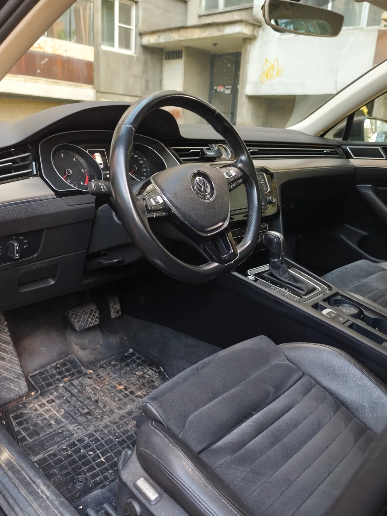 VW Passat 2.0 tdi 6 dsg  high line, снимка 10 - Автомобили и джипове - 54235107