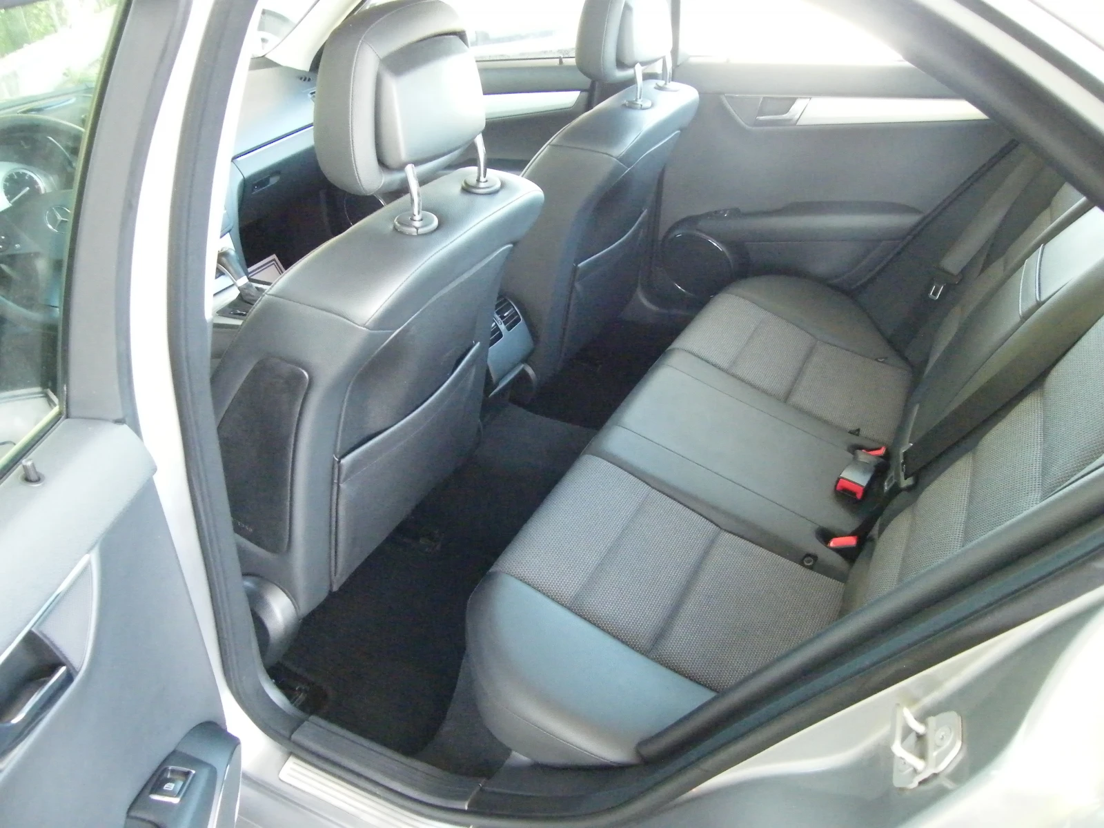 Mercedes-Benz C 320 CDI 4Matic, снимка 12 - Автомобили и джипове - 54354801