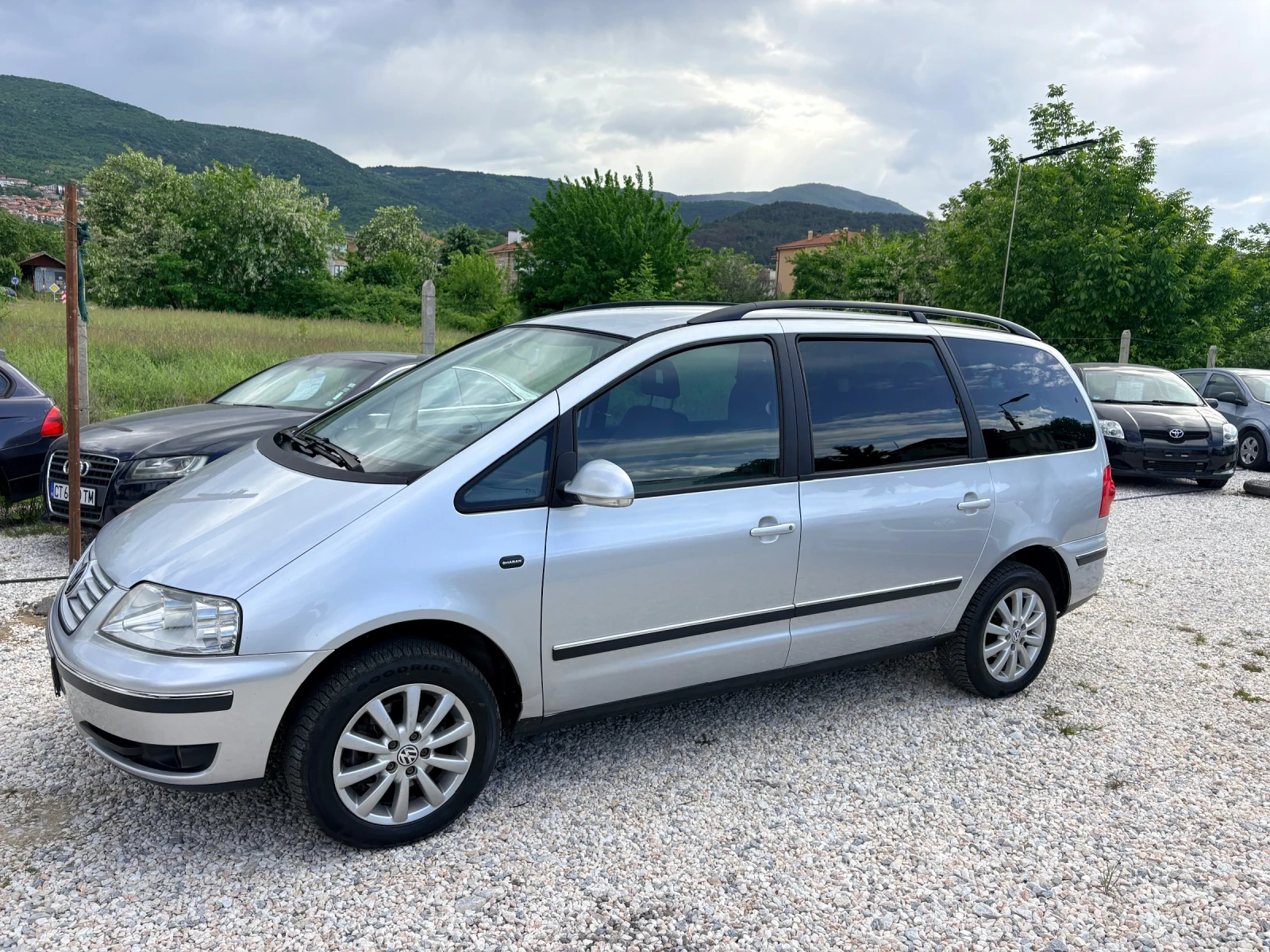 VW Sharan 7 местен 2.0 tdi 140 ps, снимка 9 - Автомобили и джипове - 54592813